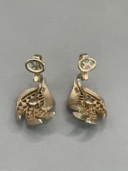 Vintage Crown Trifari Textured GoldTone Green Crystals 1.1” Clip On Earrings