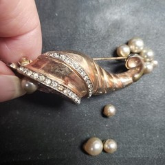 Gold toned Metal Imitation Pearl Rhinestone Cornucopia Brooch Pin NEEDS REPAIR