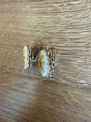 Vintage Clip On Earrings Porcelain Daisy Flower Gold Tone Very Good Condition