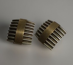 Vtg Industrial Modernist Wrapped Ribbed Brass & Alloy Square Post Earrings 16.5g