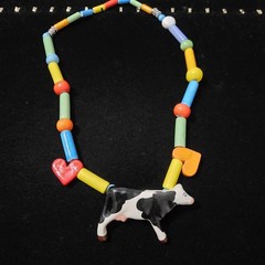 VTG Parrot Pearls / Flying Colors Ceramic Cow Necklace – Colorful 70s Statement