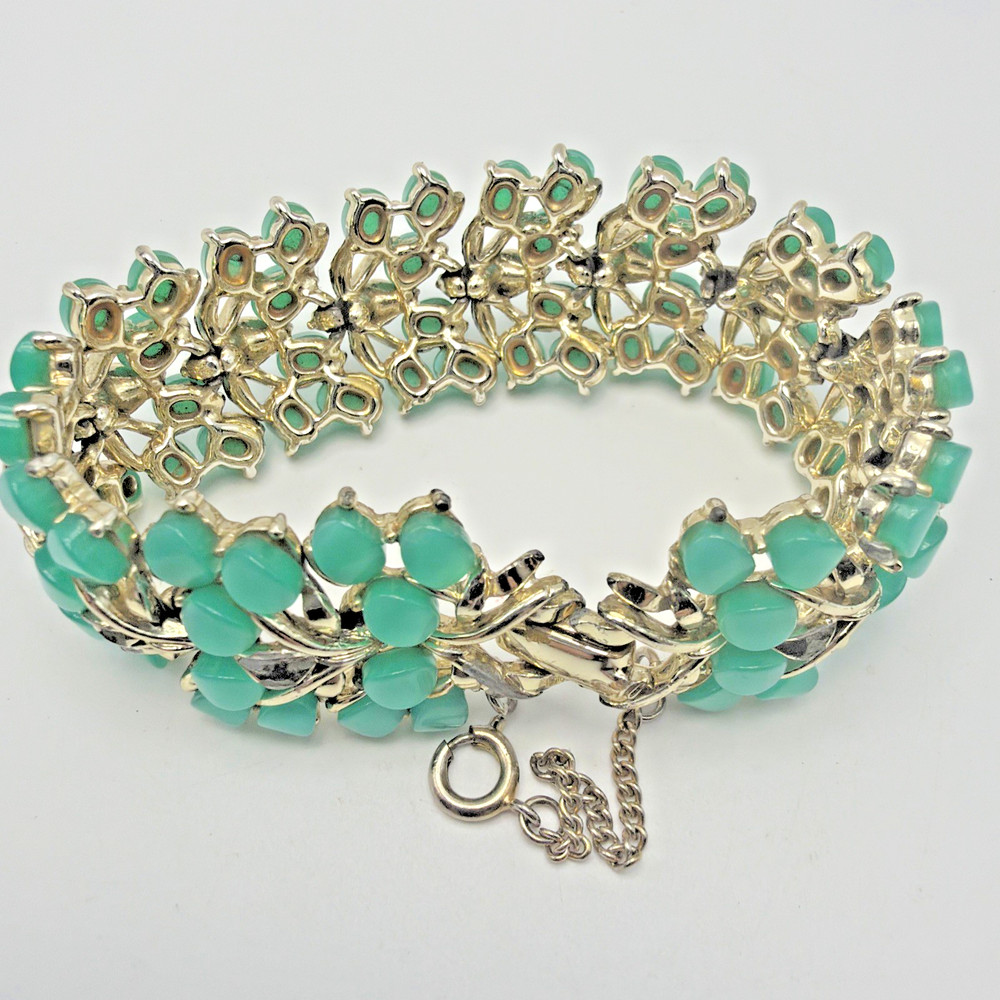 Vintage Thermoset Bracelet Green Goldtoned With Safety Chain Size 6