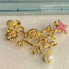 Vintage Avon Garden of Eden Floral Vine Bee Butterfly Brooch Pin Pearl
