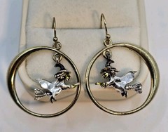 Avon 2008 Flying Witch Earrings Halloween Dangle Gold Tone Hoop Vintage Costume