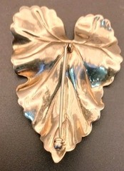 Vintage Judy Lee Brooch Pin Brushed Gold Tone Textured Leaf With Rhinestones