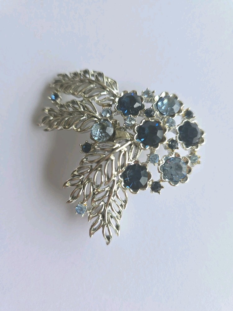 Vintage Mid Century Blue Rhinestone Flower Brooch