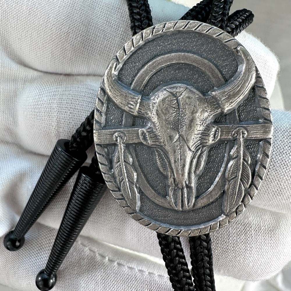 Stunning Vintage Silver Tone Buffalo Skull Western Bolo Tie