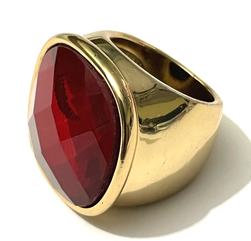 Vintage Gold Tone Dome Cocktail Ring w/ Ruby colored Rhinestone Sz 6.5 Signed CN