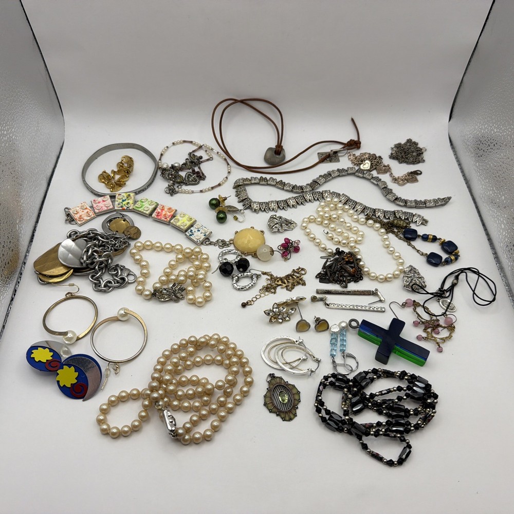 Mixed Vintage To Modern Lot Of Costume Jewelry Variety Of Pieces #1