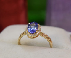 Vintage 14K Gold Tanzanite Diamond Halo Ladies Ring sz 7.25