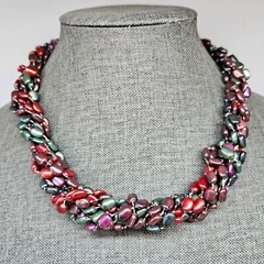 VINTAGE Plastic Beaded Burgundy & Green Twisted Box Clasp Necklace Hong Kong