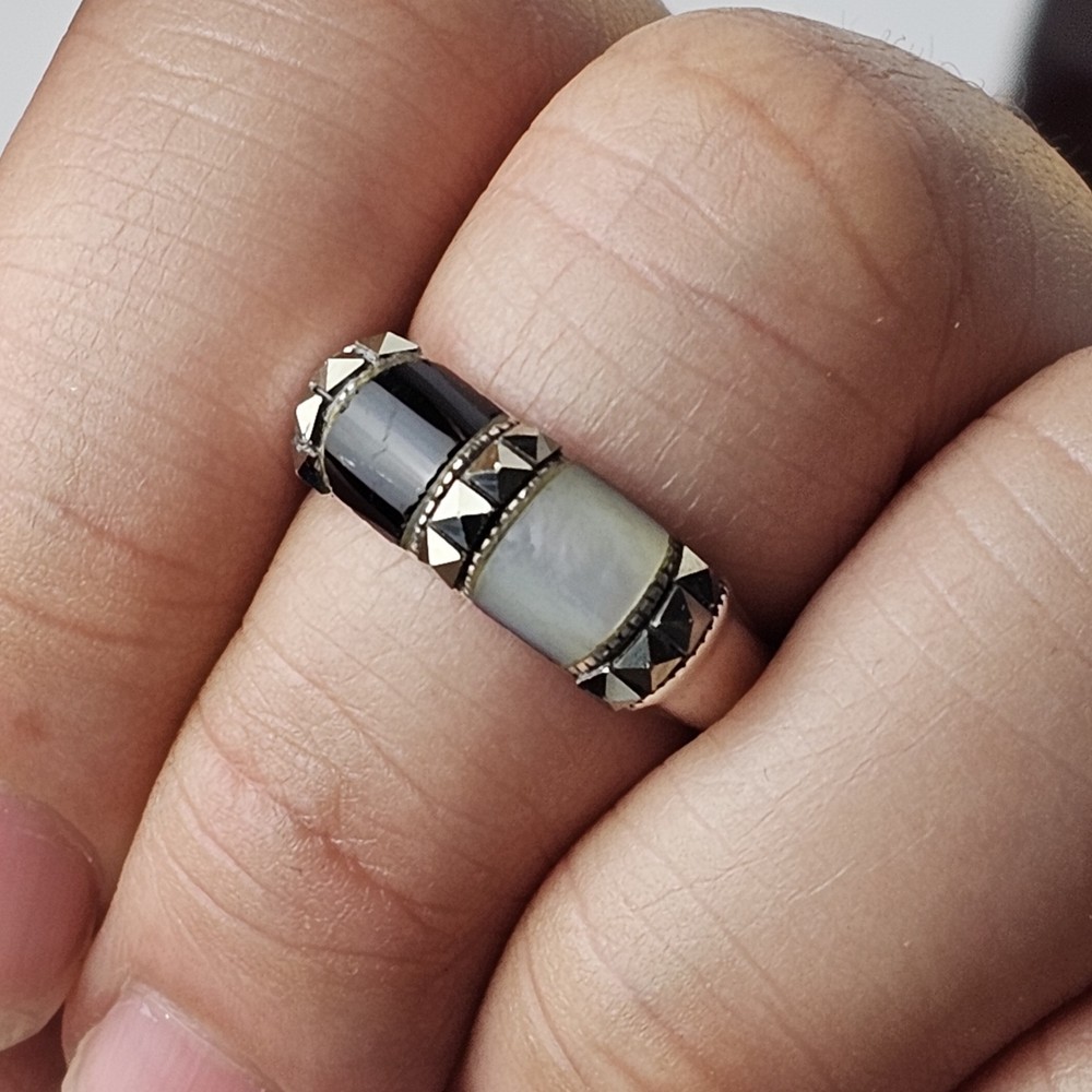 Vintage 925 Sterling Silver Onyx Mother of Pearl Marcasite Ring Size 6.5 – 3.1 g