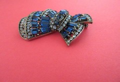 vintage signed HOLLYCRAFT 1955 BLUE RHINESTONE BOW BROOCH PIN baguettes