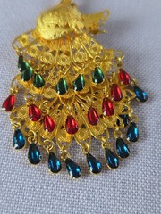 Vintage Peacock Gold Tone Floating Gem Filigree Pendant Brooch Articulated