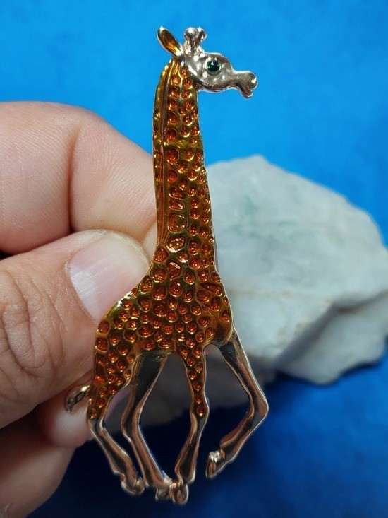 Gold-tone Giraffe Brooch/ Pendant with Amber Rhinestones