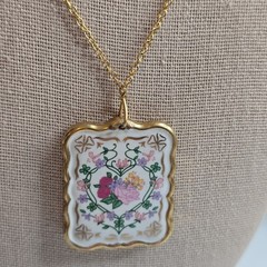 Vintage Franklin Mint Valentine Porcelain 24K Gold Plating Pendant Chain 1980’s