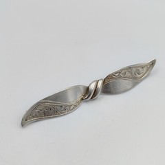 Teka Theodor Klotz 835 Silver Ornate Engraving Bow Brooch Pin Art Nouveau Era