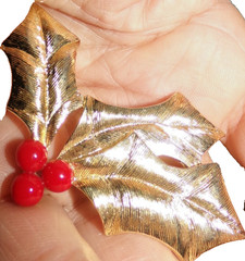 TRIFARI(C)–signed Mistletoe shaped pin-OMG!!