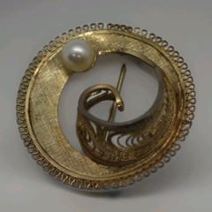 Vintage A.N.K. 12/20 GF Brooch Pin Signed Gold Tone Classy wreath with pearl