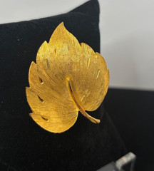 Lind Gal Gold Tone Brushed Texture Autumn Leaf Brooch Signed Vintage