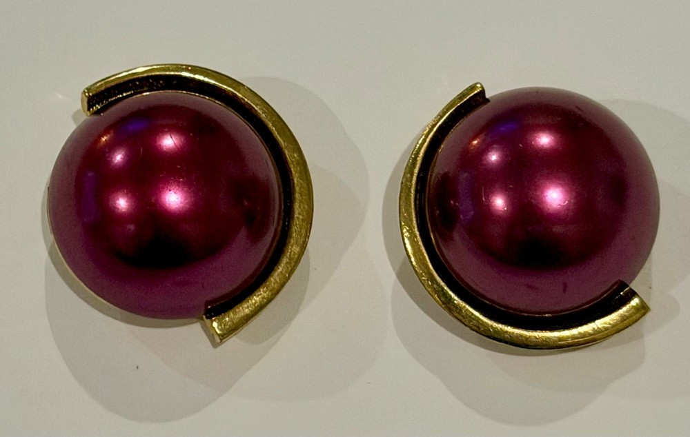 VINTAGE LANVIN PARIS RASPBERRY PINK DOMED ROUND CABOCHON GOLD TONE EARRINGS