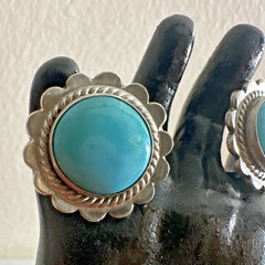 VINTAGE SOUTHWESTERN STYLE STERLING SILVER TURQUOISE SCREW BACK ROUND EARRINGS