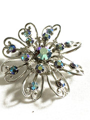 Vintage Stunning Aurora Crystal Glass flower Brooch Silver Tone B20