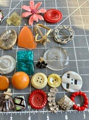 30PC VTG FLOWER PIN craft LOT,Mixed Media FLORAL ART,repurpose,HOLIDAY CRAFTS