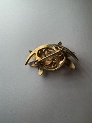 Vintage Gold Tone Floral Brooch Pin W/ Faux Pearl & Purple Rhinestone 3D Texture