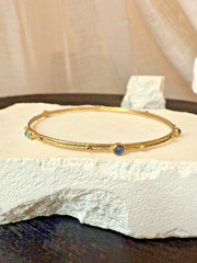 18k Yellow Gold Textured Bangle Bracelet W/ Purple Cabochon Gemstones