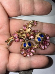 Hollycraft 1951 Brooch on Pink And Blue Rhinestones Vintage