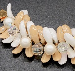 VTG MCM Beautiful Bracelet Beige & White Pearl AB 7″