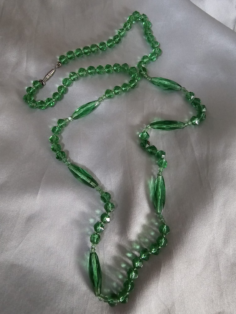 Vintage Green Glass Art Deco Bead 26″ Necklace