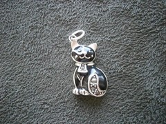 SU Seated Cat Vintage Sterling Silver Enamel Marcasite Charm Pendant 2.0g