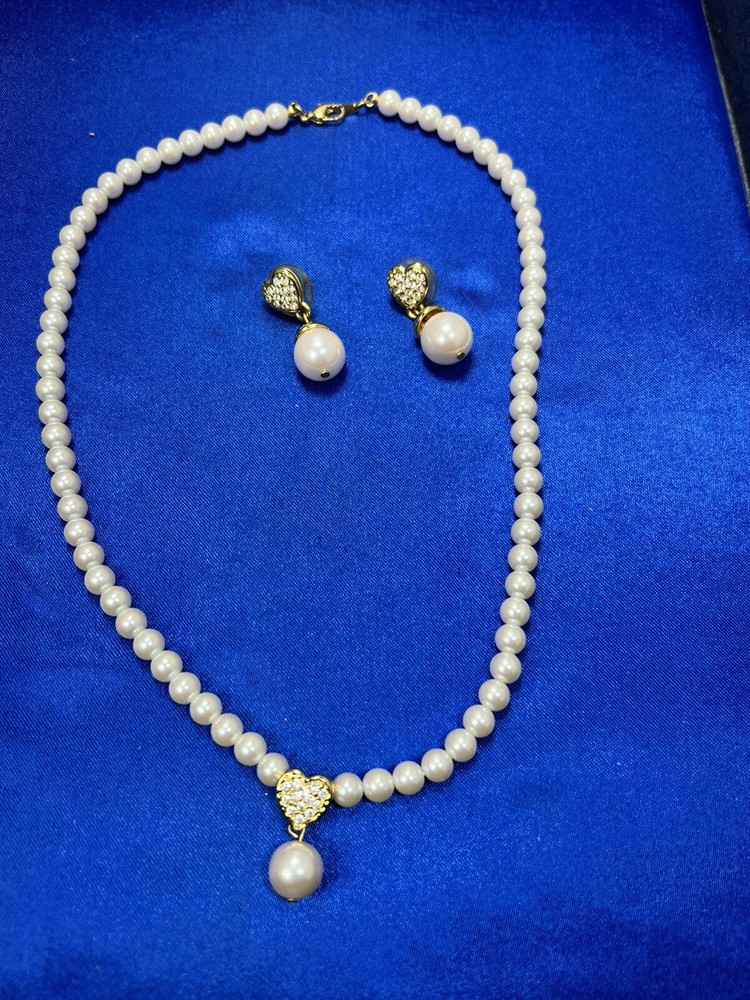 VTG JCP Gold Tone Faux Pearl Heart Rhinestone Earrings 18”Necklace Set/ Box C385
