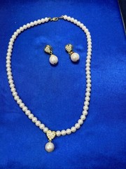 VTG JCP Gold Tone Faux Pearl Heart Rhinestone Earrings 18”Necklace Set/ Box C385