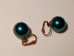 E110 Pretty Vintage Gold Tone & Aqua Metallic Round 5/8in Sphere ClipOn Earrings