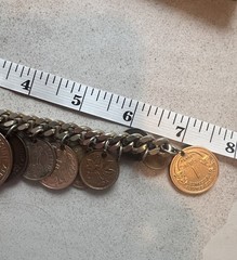Vintage 50s Chunky Loaded Coin Charm Bracelet 17 Real Coins International 88g H3