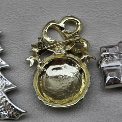Vintage Christmas Brooch Lot Candy Cane Tree Ornament Bell Gift Jane Signed 6 Pc