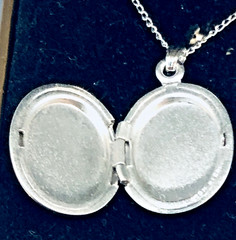 Vintage ETON Sterling Silver Oval Locket and 18 Inch Sterling Chain In Box