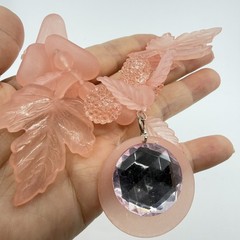 VTG Frosted Pink Lucite Cluster Flowers Leaf Statement Beaded Necklace 17”