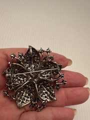 VTG POT METAL AURORA BOREALIS RHINESTONE 2.25” DIAMETER BROOCH PIN PENDANT