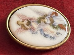 Beautiful Vintage Large Oval Porcelain 2 Beautiful Angels Pin Brooch