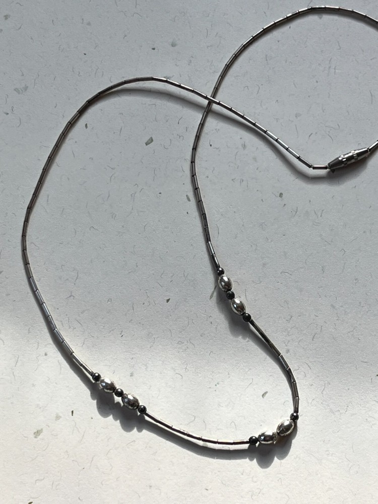 Vintage Liquid Silver w Small Barrel & Tiny Black Bead Necklace – 15.5 inches