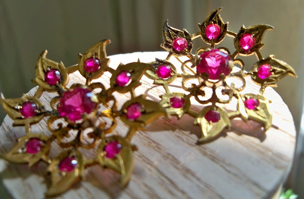 vintage post earrings pink stone unknown siam goldtone apen back artisan carved