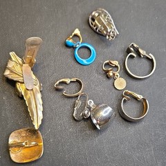 Vintage Mixed Lot Earrings & Brooches Multicolor Mixed Metals Glass Stone, 8 Pc