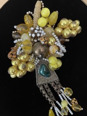 HUGE VINTAGE BROOCH HAND-WIRED GLASS BEADS Stone COLORFUL ATTRACTIVE FLOWER