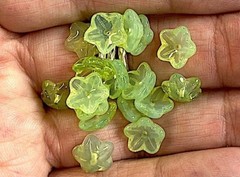 SALE! VINTAGE URANIUM LADY CAMEO PENDANT 1930’S URANIUM GLASS BEAD NECKLACE SET