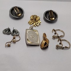 Vintage Earrings Brooch Pendant Mixed Metals Rhinestone Pearl Multicolor Lot of…