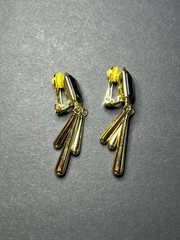 Vintage Jewelmint Gold Tone & Green Black Glass Dangle Drop Clip On Earrings 2″